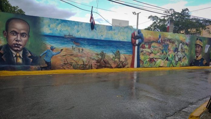 Ayuntamiento de SDE inaugura mural en honor a Luperón y Urbano Gilbert