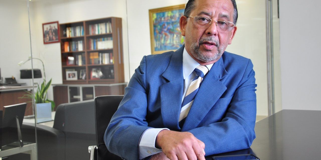El periodista Huchi Lora confirma trama para aniquilar a Yeni Berenice