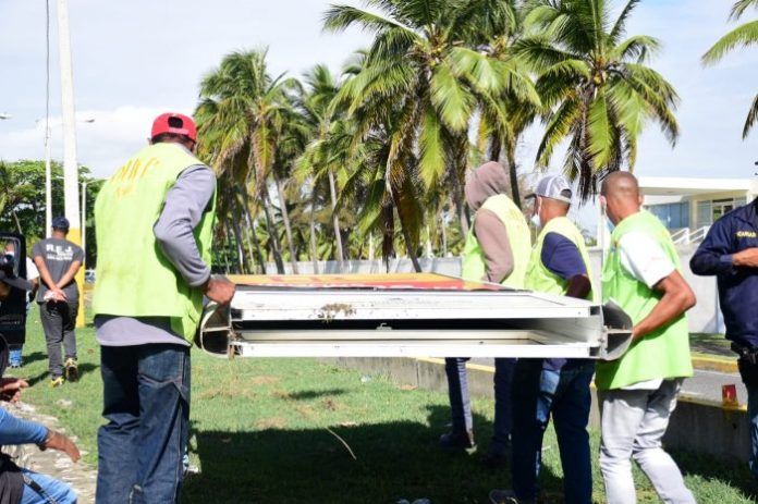 Ayuntamiento SDE tumba vallas ilegales ocupaban jardineras de la ciudad