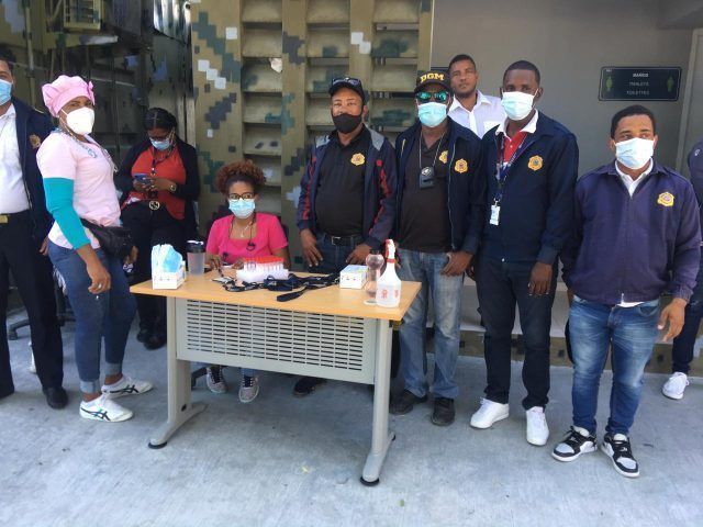 Salud Pública vacuna al personal de migración en el paso fronterizo por Jimaní