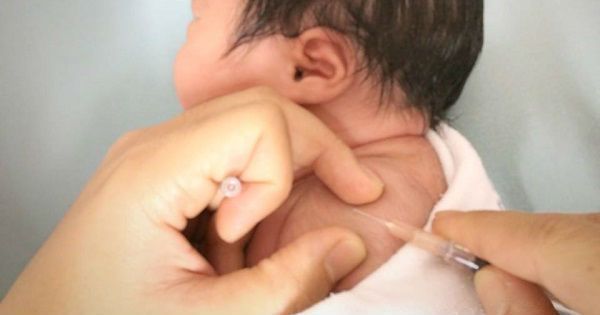 Muere bebé de un mes tras aplicarle una sobredosis de vacuna en hospital de Nagua