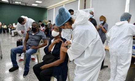 Buen flujo de empleados a vacunarse