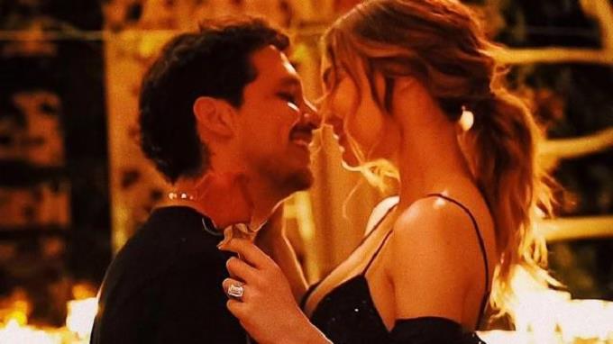 Christian Nodal le entrega anillo a Belinda, le propone matrimonio y ella dice que sí