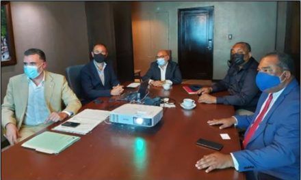 El alcalde del Municipio Santo Domingo Oeste, José Andújar preocupado por recogida de basura