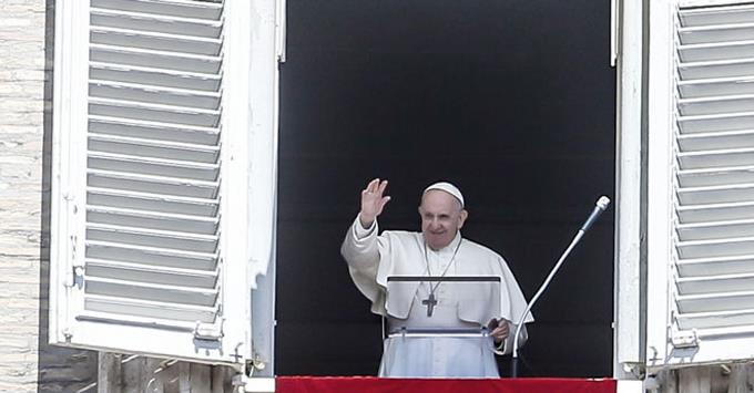 El papa abrió una maratón de rezos en todo el mundo por el fin de la pandemia