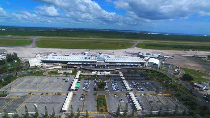 Gobierno califica de “acto vandálico” apagón en la pista del AILA