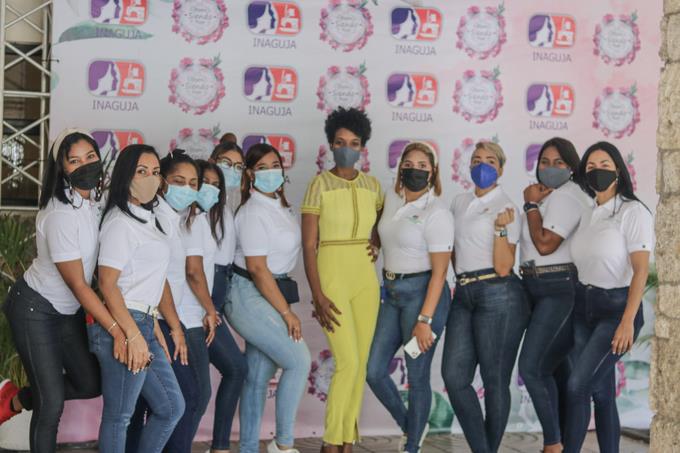 Inaguja agasaja a madres colaboradoras