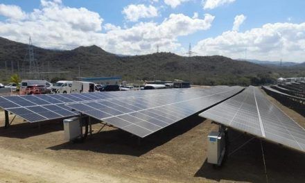 Luis Abinader inaugura primera operación 100% renovable del Grupo AES