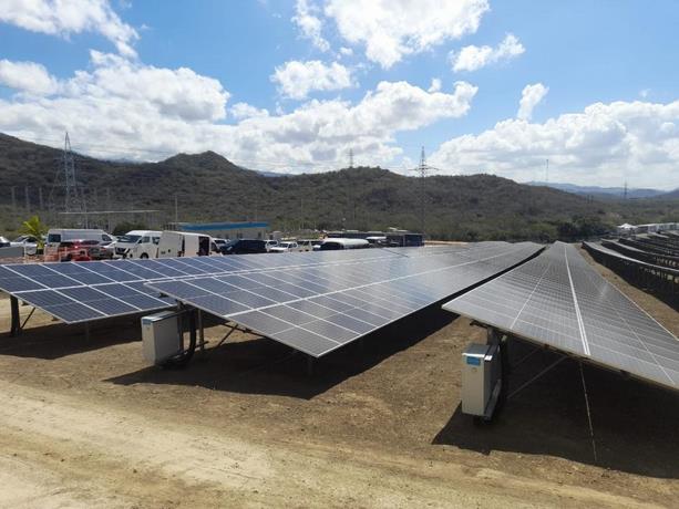 Luis Abinader inaugura primera operación 100% renovable del Grupo AES