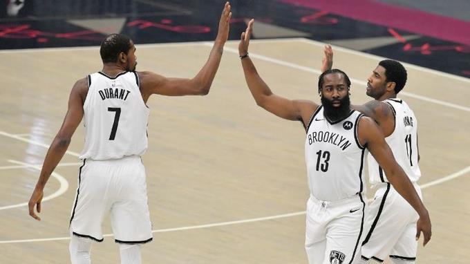 Nets se recuperan de lento comienzo para ganarles a Celtics