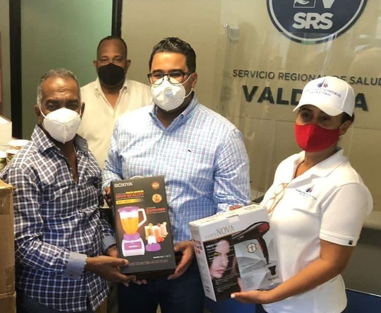 Senador Franklin Rodríguez entrega mil regalos a madres que se vacunen