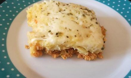 Sabores tradicionales: pastelón de papas relleno de carne