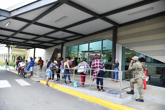 Ya no hay camas Covid en los hospitales de la Capital