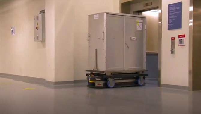 Inesperado experimento de “humanización” de robots de servicio en un hospital