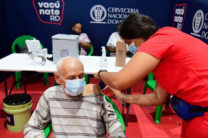 RD suma 12.1 millones de vacunas y espera por más de cara a la tercera dosis