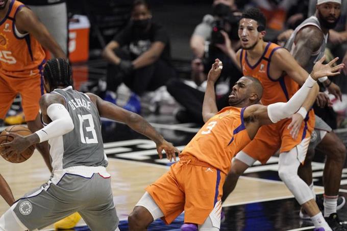 Suns ganan a Clippers, se ponen 3-1 en las finales del Oeste