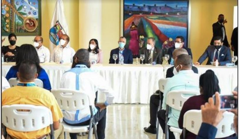 Anuncian jornada masiva de vacunación en SDE, y castigarán a quien viole toque de queda