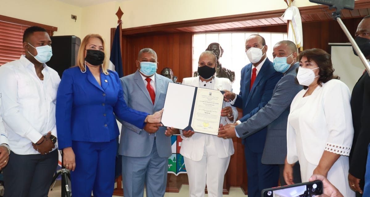 San Cristóbal declara “Huésped Distinguida” a vicealdesa de Newark