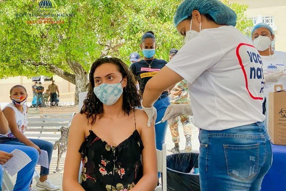 Puerto Plata entre primeras provincias de RD en inocular adolescentes con vacuna Pfizer