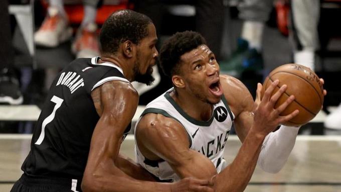 Bucks de Antetokounmpo eliminan Nets de Durant y avanzan