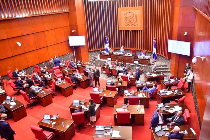 El Senado pide al Presidente vacuna obligatoria para entrar a los sitios públicos y privados