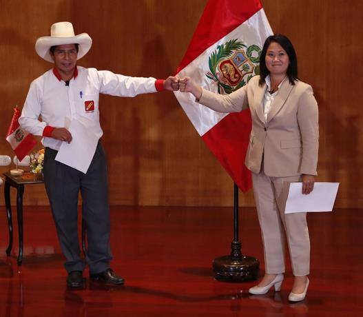 Empate estadístico en Perú, con leve ventaja para Pedro Castillo