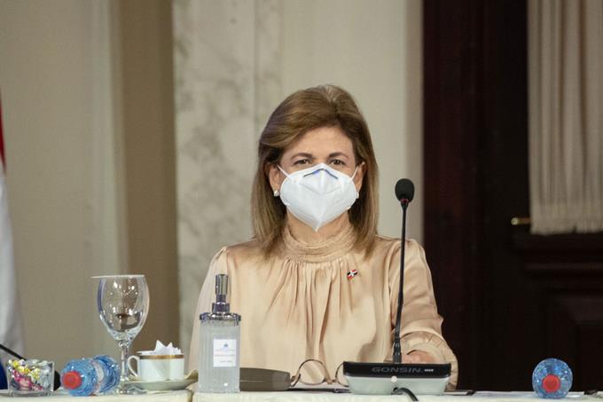 Hoy llegan tres millones de dosis vacunas de China