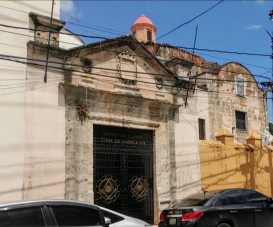 Iglesia y Logia comparten un monumento