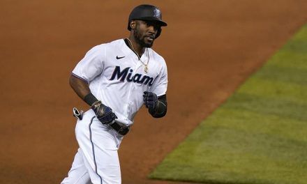 Marte da jonrón y dos H1 en revés de Marlins ante Boston