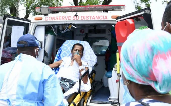 Médicos quieren restricciones más fuertes para bajar contagios Covid