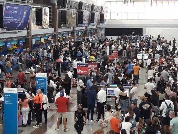 Migración aumenta personal para atender creciente demanda de pasajeros en el AILA