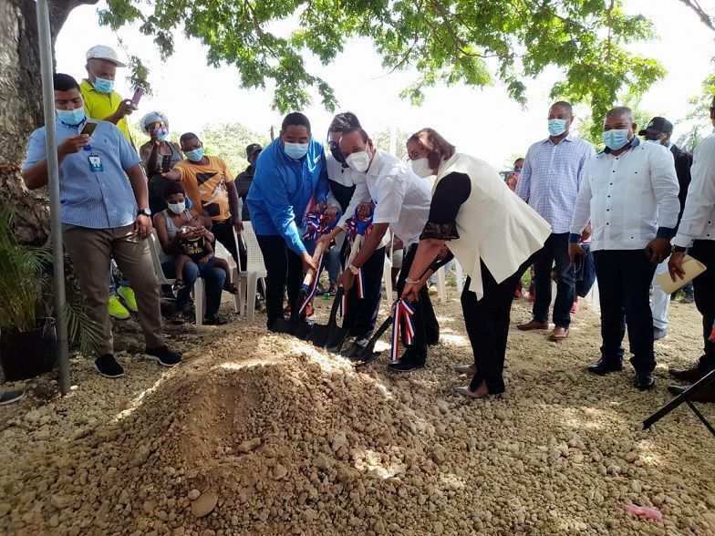 A un costo de RD$68 millones Gobierno inicia ampliación carretera del vertedero municipal