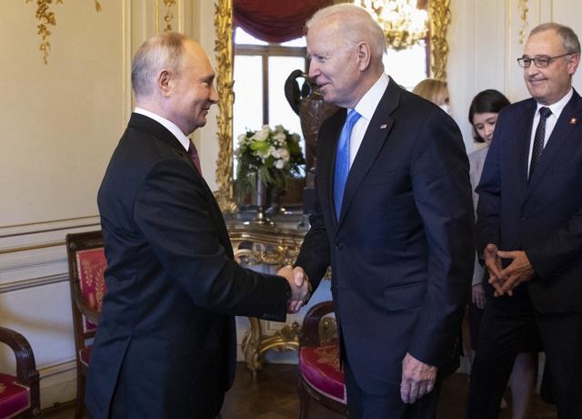 Putin y Biden celebran cumbre «positiva», pero EEUU advierte de ciberataques