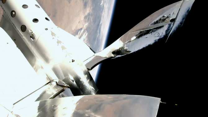 Primer vuelo espacial tripulado al completo de Virgin Galactic