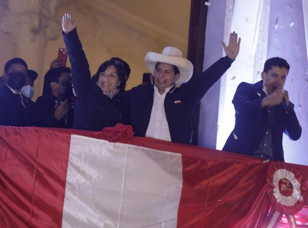 Tribunal declara a Castillo presidente de los peruanos