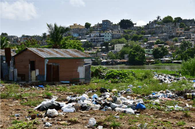¿Con qué cuentan las alcaldías de Santo Domingo para recoger 126 toneladas de basura cada mes?