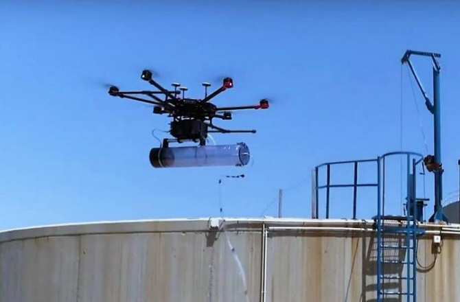 Dron que mejora la gestión de los malos olores en las depuradoras de aguas