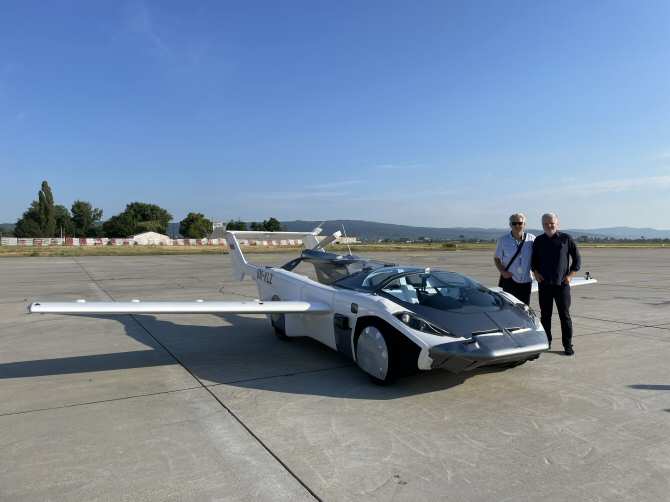 Primer trayecto entre ciudades del automóvil volador AirCar