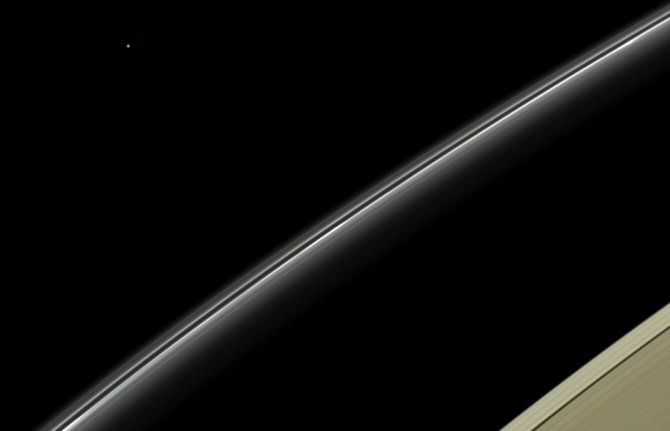 Urano desde los anillos de Saturno