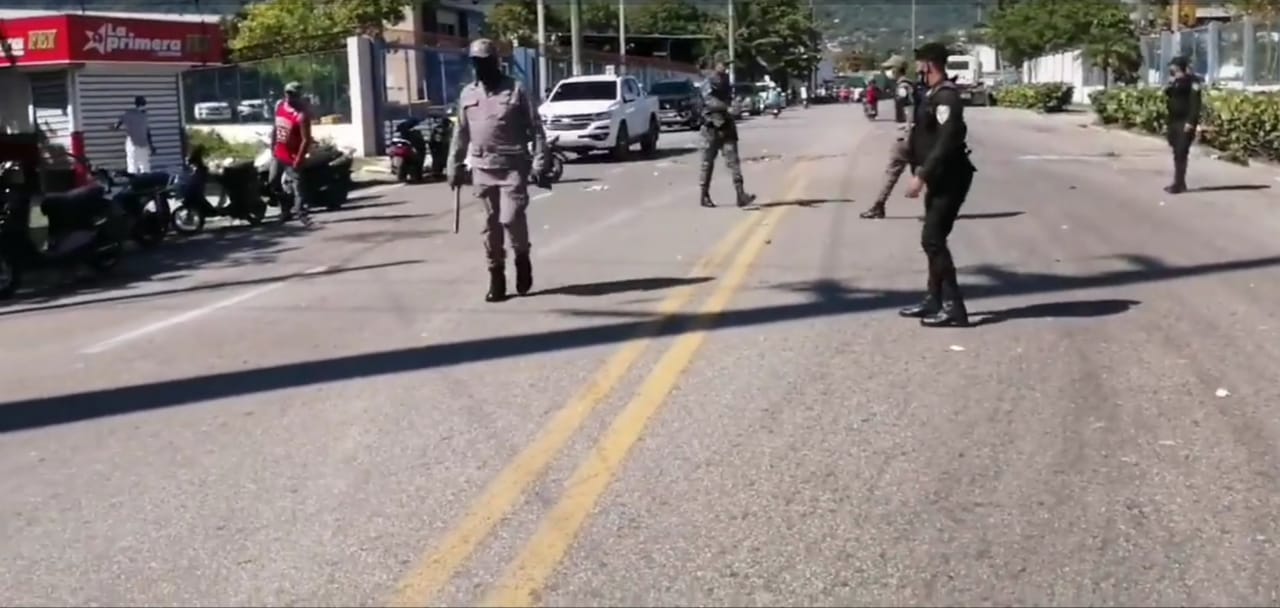 Policía dispersa pescadores protestaban en Puerto Plata