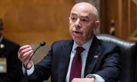 Alejandro Mayorkas llega a Guatemala a hablar de migración