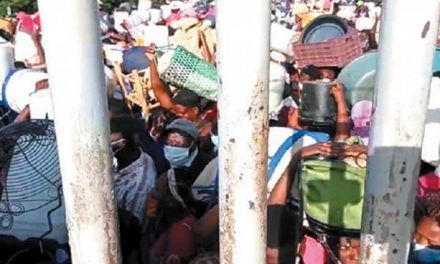 En medio de gran tumulto haitianos cruzan frontera