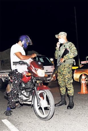 Siguen las detenciones pese a toque de queda flexible