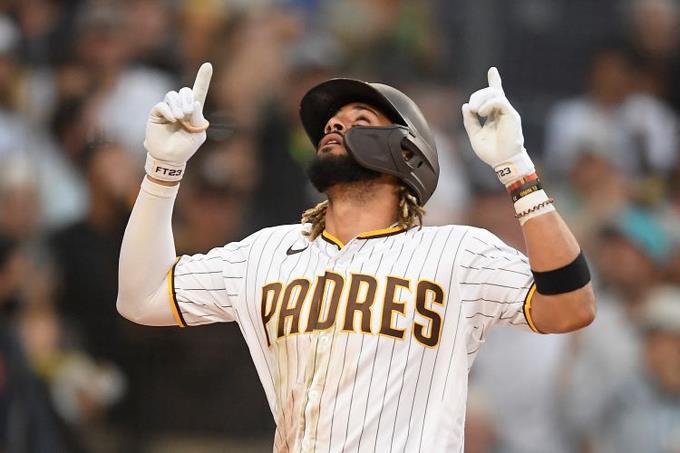Tatis Jr. da jonrón 28 y Padres regresan de un déficit de 0-8