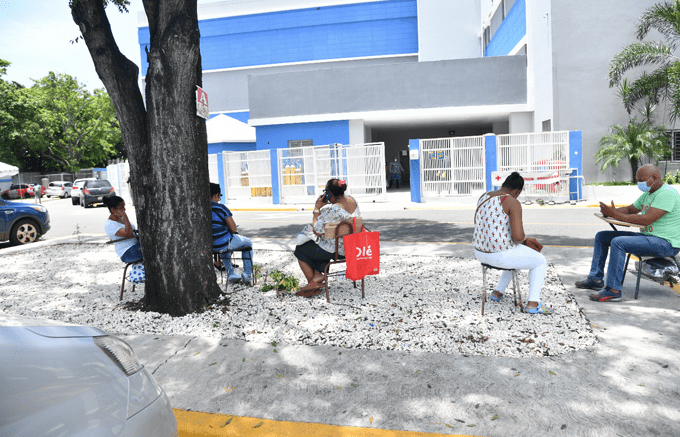 Drástica caída en contagios e internamientos por el Covid