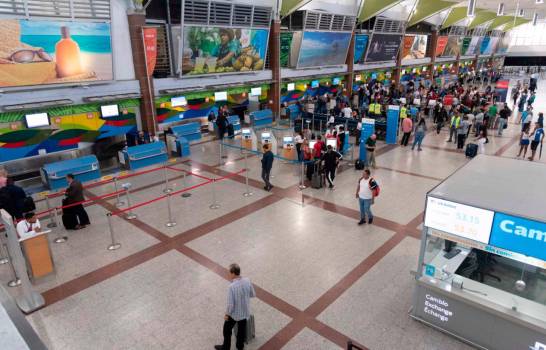 Suben un 33.2% ingresos por tarjeta de turismo en RD en el primer semestre