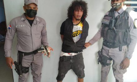 Policía Nacional apresa a un presunto delincuente en Juan Dolio