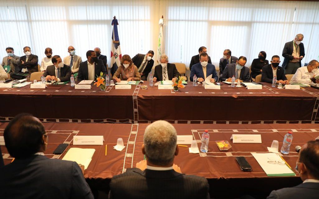 Primera reunión del diálogo giró en torno a tres preguntas; agregan Código Electoral; próximo encuentro en 15 días