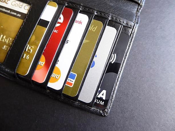 Aumenta la cantidad de usuarios de “dinero plástico”