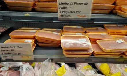 Limitan la venta de pollo en grandes supermercados de la capital
